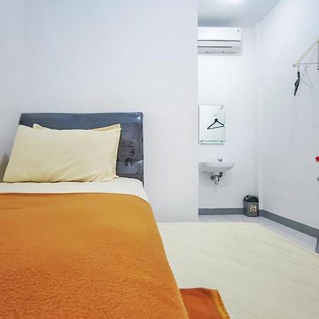 Shekinah Homestay & Cafe Waikabubak Mitra Reddoorz Zewnętrze zdjęcie