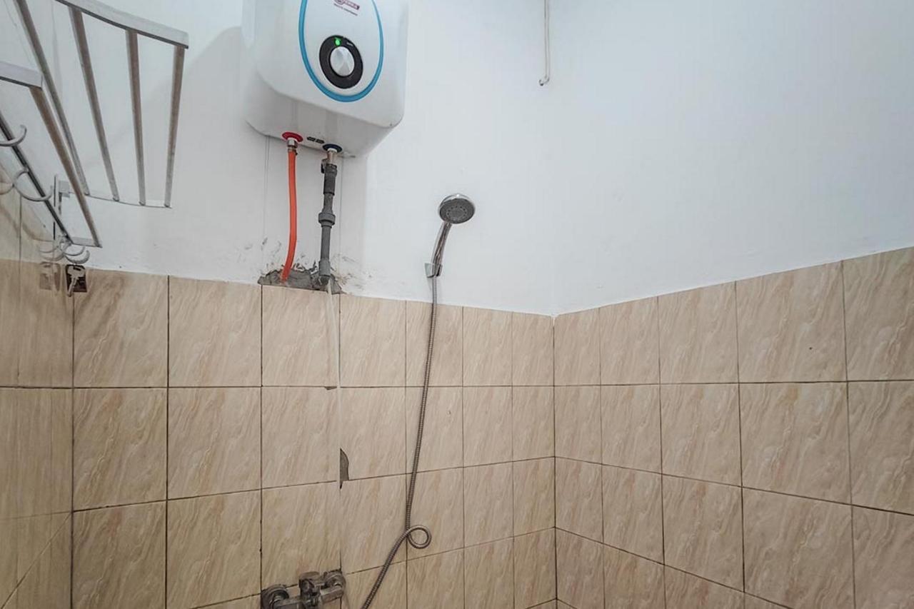 Shekinah Homestay & Cafe Waikabubak Mitra Reddoorz Zewnętrze zdjęcie