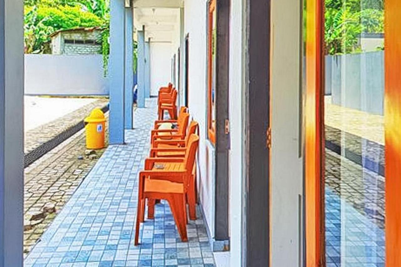 Shekinah Homestay & Cafe Waikabubak Mitra Reddoorz Zewnętrze zdjęcie