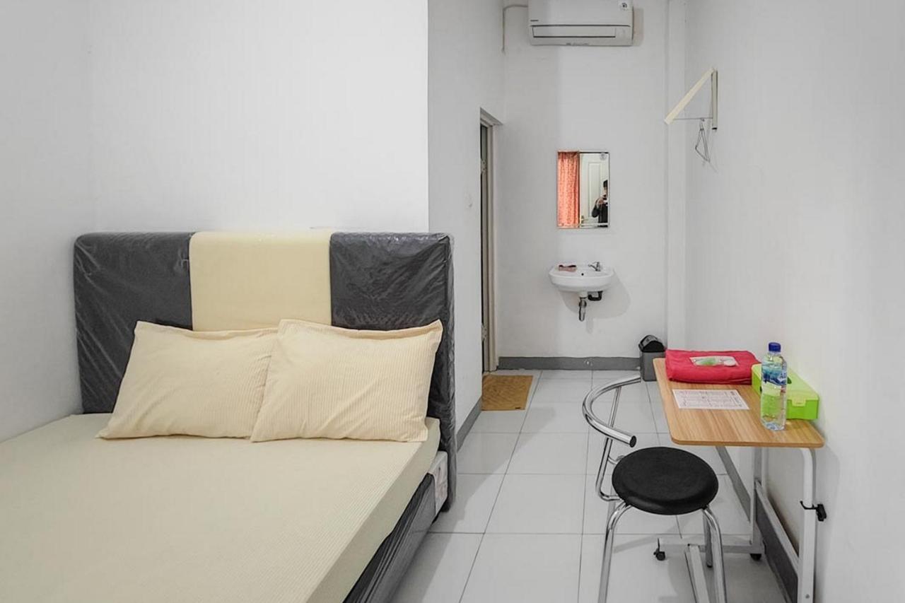 Shekinah Homestay & Cafe Waikabubak Mitra Reddoorz Zewnętrze zdjęcie