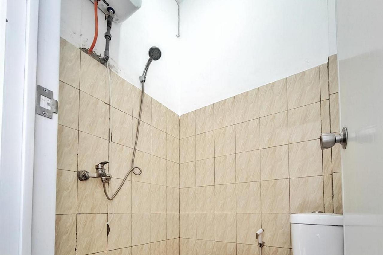 Shekinah Homestay & Cafe Waikabubak Mitra Reddoorz Zewnętrze zdjęcie